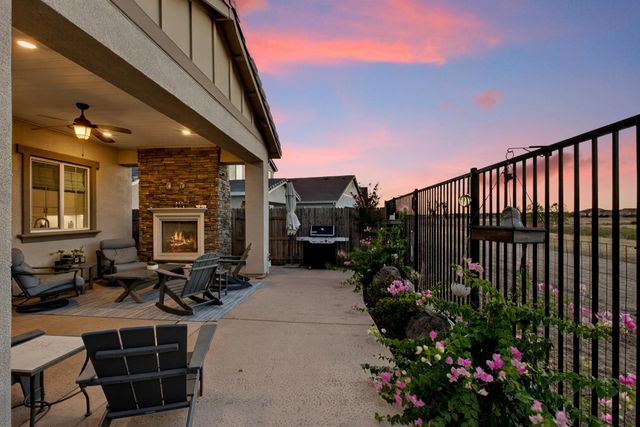 2137 Arbor Ridge Dr, Roseville, CA 95747
