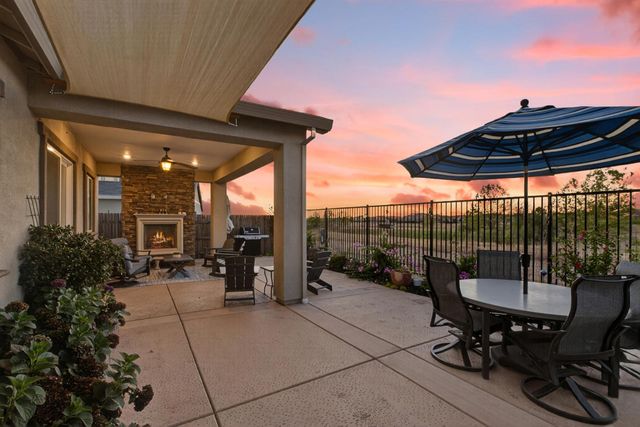 2137 Arbor Ridge Dr, Roseville, CA 95747