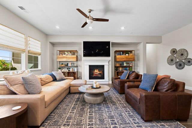 2137 Arbor Ridge Dr, Roseville, CA 95747