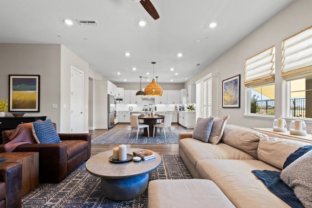 2137 Arbor Ridge Dr, Roseville, CA 95747