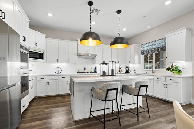 2137 Arbor Ridge Dr, Roseville, CA 95747
