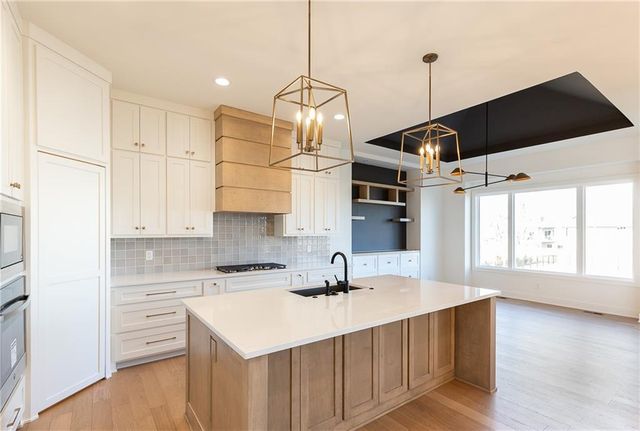 18501 Windsor Street, Overland Park, KS 66085