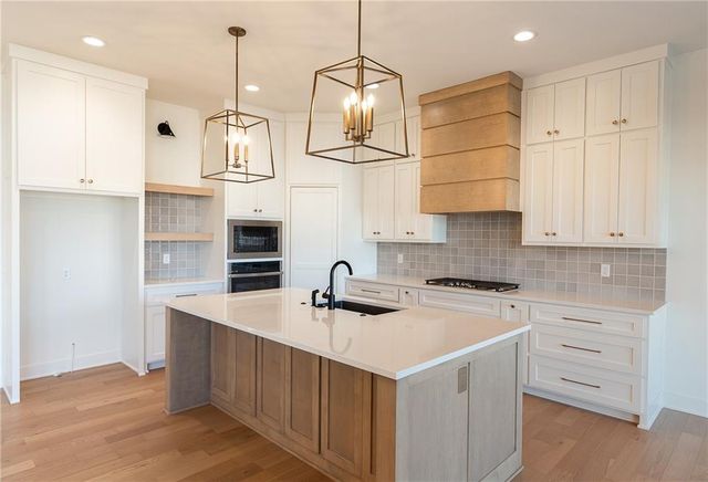 18501 Windsor Street, Overland Park, KS 66085