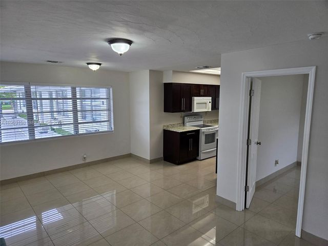 724 NE 6th St 9, Hallandale Beach, FL 33009