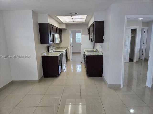 724 NE 6th St 9, Hallandale Beach, FL 33009