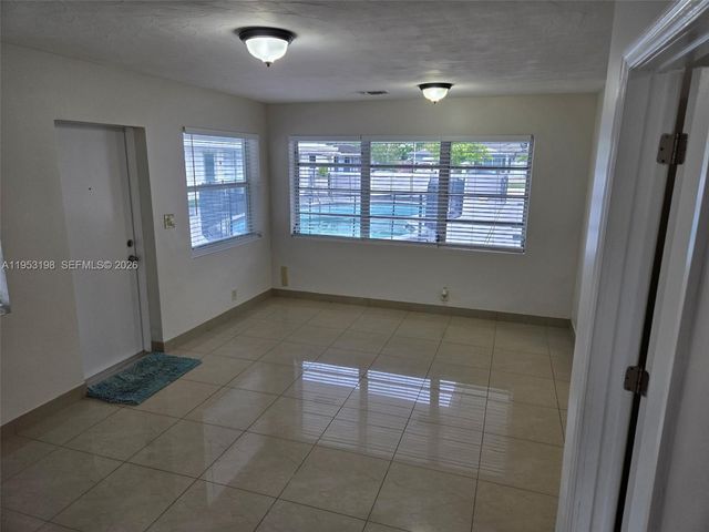724 NE 6th St 9, Hallandale Beach, FL 33009
