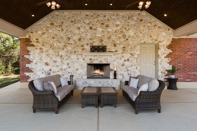 583 W Overlook Mountain RD, Buda, TX 78610