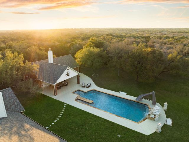 583 W Overlook Mountain RD, Buda, TX 78610