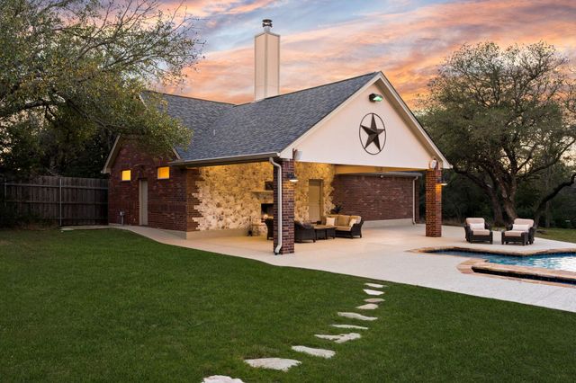 583 W Overlook Mountain RD, Buda, TX 78610