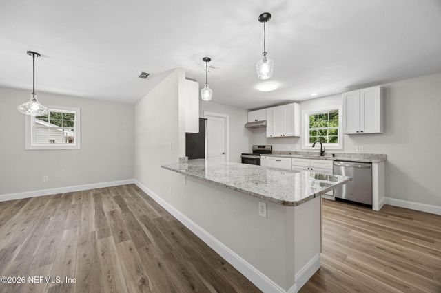 714 S 14TH Street, Fernandina Beach, FL 32034