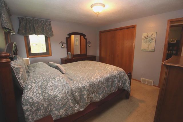 2104 Camelot BOULEVARD, Sheboygan, WI 53081