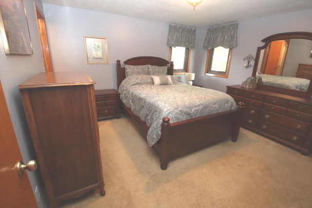 2104 Camelot BOULEVARD, Sheboygan, WI 53081