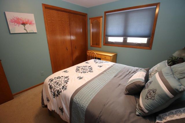 2104 Camelot BOULEVARD, Sheboygan, WI 53081
