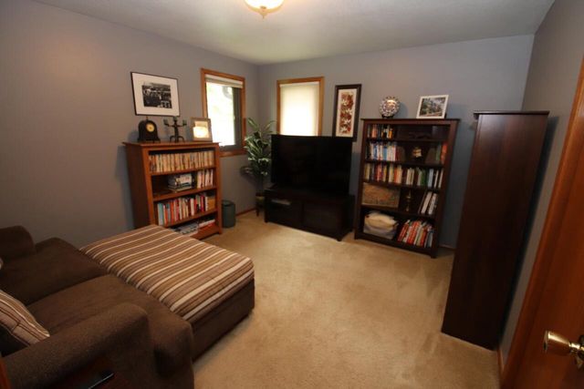 2104 Camelot BOULEVARD, Sheboygan, WI 53081