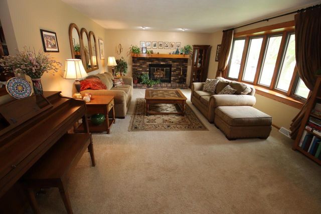 2104 Camelot BOULEVARD, Sheboygan, WI 53081