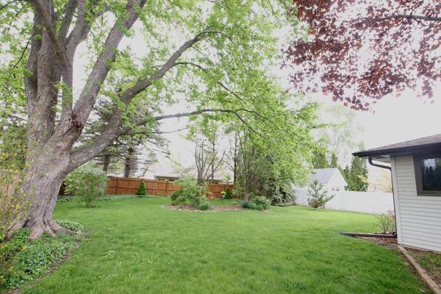 2104 Camelot BOULEVARD, Sheboygan, WI 53081