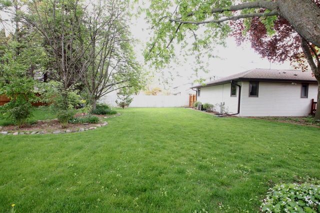 2104 Camelot BOULEVARD, Sheboygan, WI 53081