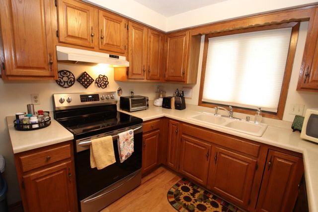 2104 Camelot BOULEVARD, Sheboygan, WI 53081