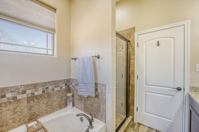 320 Kaanapali LN, Bastrop, TX 78602