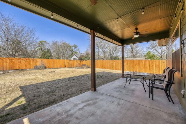 320 Kaanapali LN, Bastrop, TX 78602