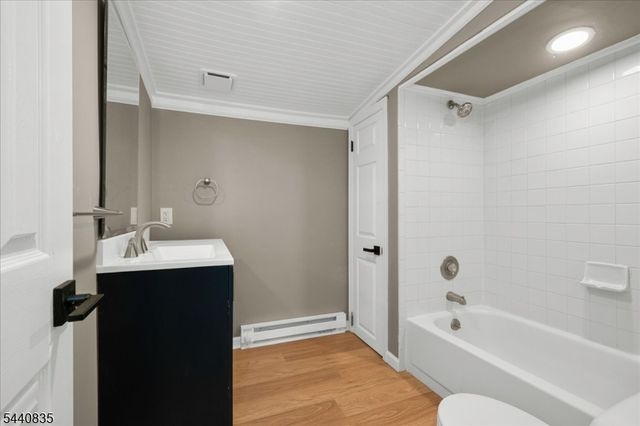 20 Kingsland Ave, Stanhope Boro, NJ 07874