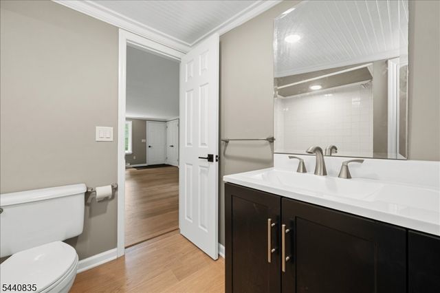20 Kingsland Ave, Stanhope Boro, NJ 07874