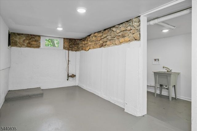 20 Kingsland Ave, Stanhope Boro, NJ 07874
