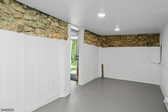 20 Kingsland Ave, Stanhope Boro, NJ 07874