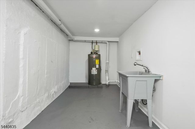 20 Kingsland Ave, Stanhope Boro, NJ 07874