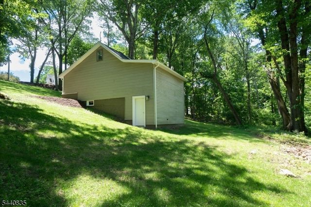 20 Kingsland Ave, Stanhope Boro, NJ 07874