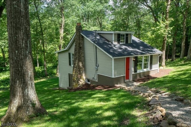 20 Kingsland Ave, Stanhope Boro, NJ 07874