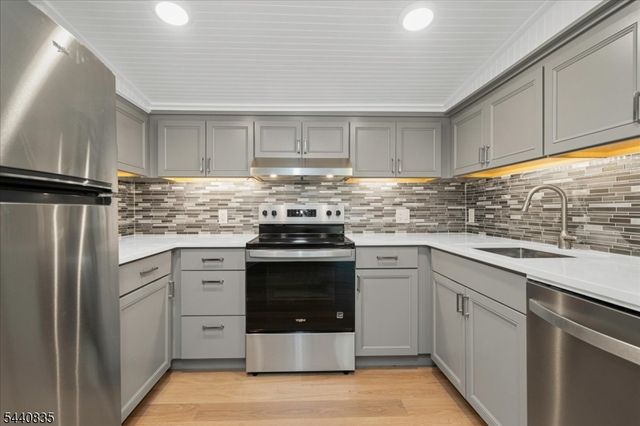 20 Kingsland Ave, Stanhope Boro, NJ 07874