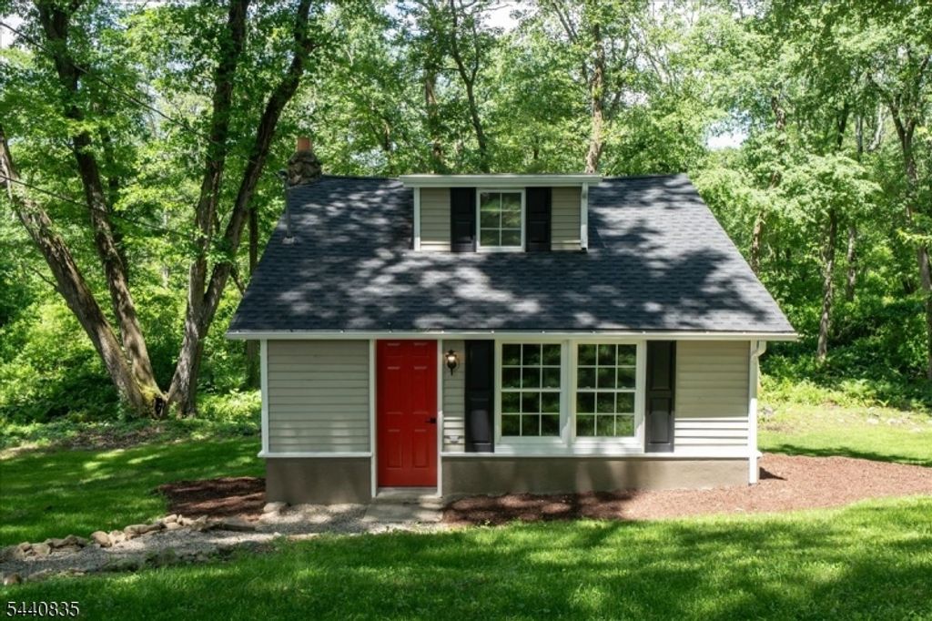 20 Kingsland Ave, Stanhope Boro, NJ 07874