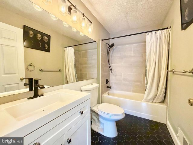 21 JOYNER, Lawrenceville, NJ 08648