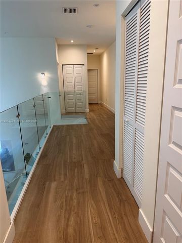 10218 NW 76th Terrace, Doral, FL 33178