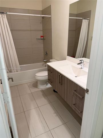 10218 NW 76th Terrace, Doral, FL 33178