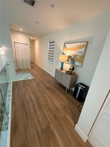 10218 NW 76th Terrace, Doral, FL 33178