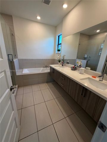 10218 NW 76th Terrace, Doral, FL 33178