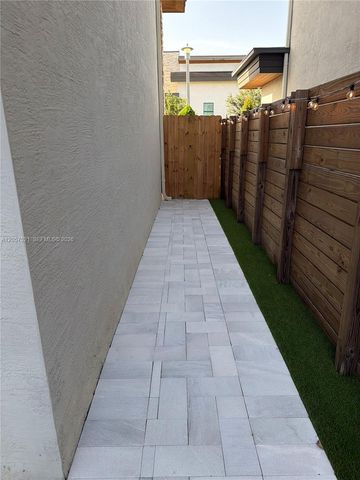10218 NW 76th Terrace, Doral, FL 33178