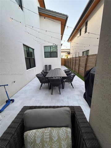 10218 NW 76th Terrace, Doral, FL 33178