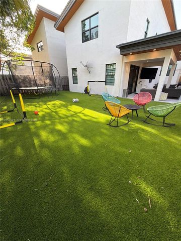 10218 NW 76th Terrace, Doral, FL 33178