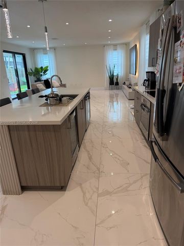 10218 NW 76th Terrace, Doral, FL 33178
