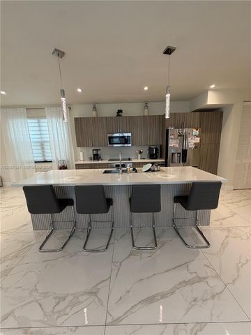 10218 NW 76th Terrace, Doral, FL 33178