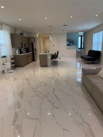 10218 NW 76th Terrace, Doral, FL 33178