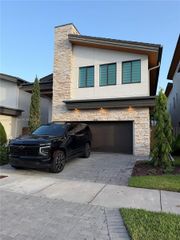 10218 NW 76th Terrace, Doral, FL 33178
