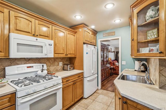 10 Glen Hollow Drive C1, Holtsville, NY 11742