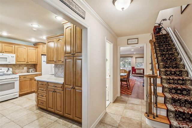 10 Glen Hollow Drive C1, Holtsville, NY 11742