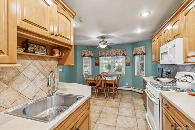 10 Glen Hollow Drive C1, Holtsville, NY 11742