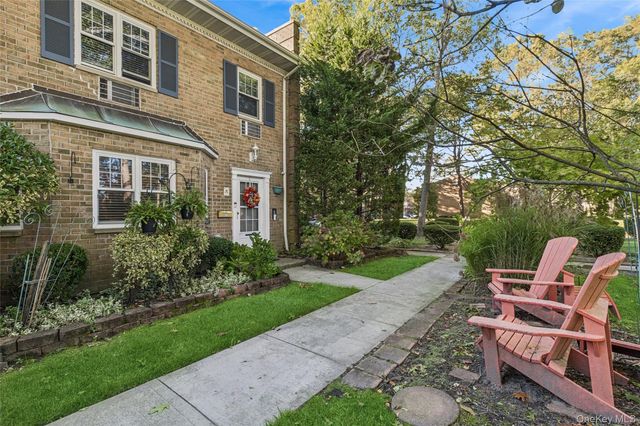 10 Glen Hollow Drive C1, Holtsville, NY 11742