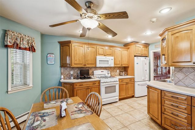 10 Glen Hollow Drive C1, Holtsville, NY 11742